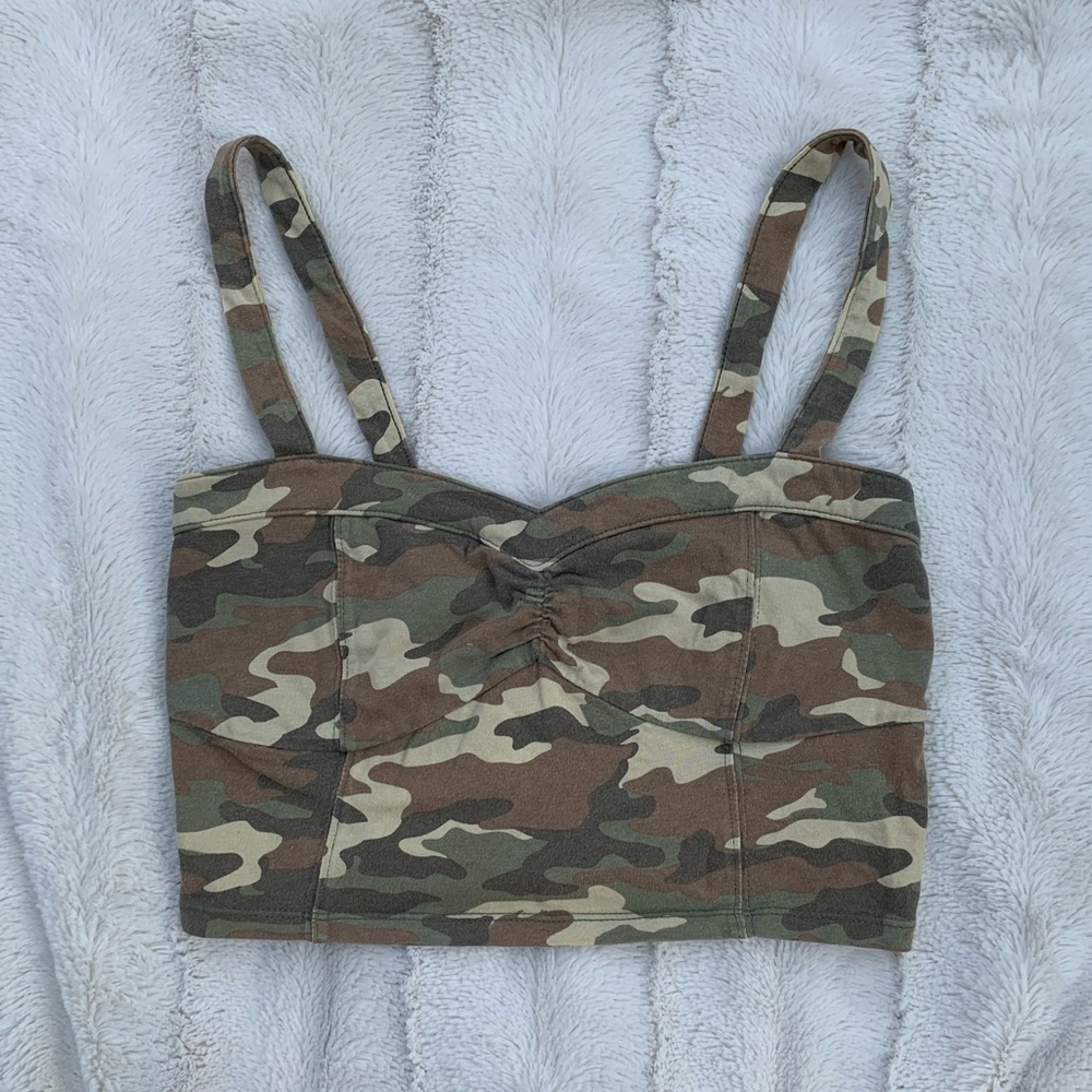 ✨3/$25✨Camo Cropped Tank Top